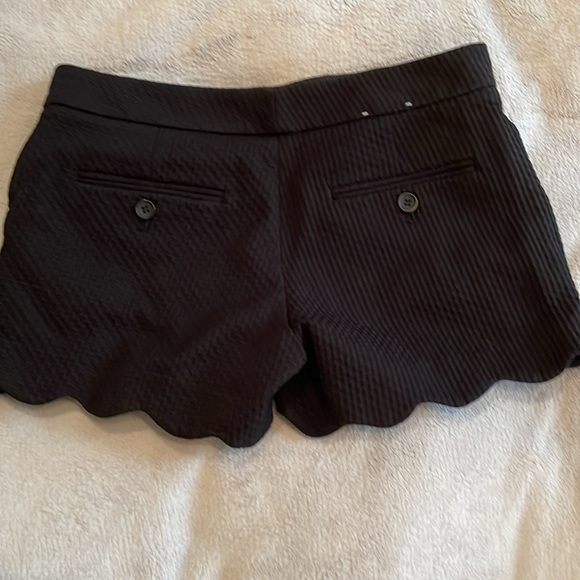 Club Monaco Amber Shorts - Picture 5 of 9